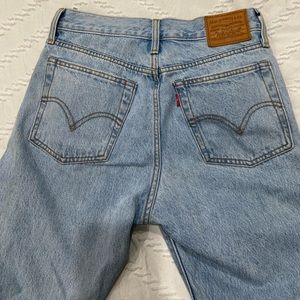 Light wash, wedgie fit Levi’s! Size 25. Worn once and washed once, hung to dry.
